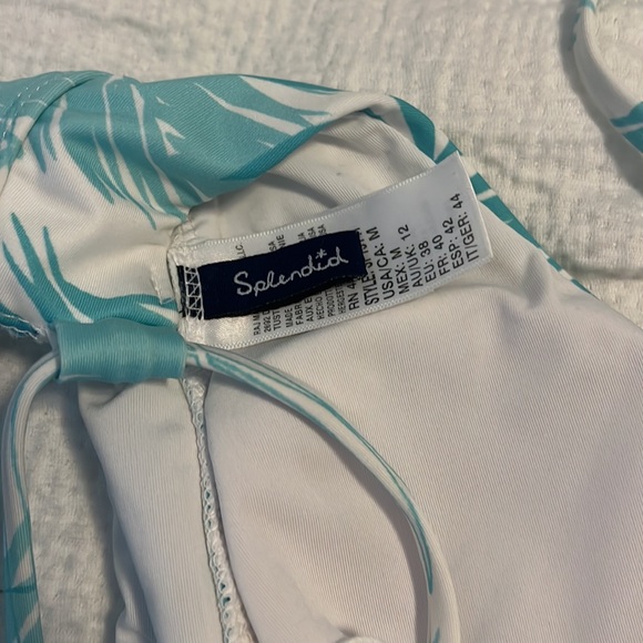 Bikini with reversible bottoms. Worn gently - excellent condition - Picture 4 of 5